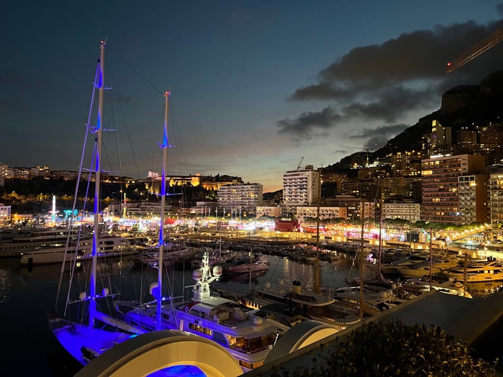 Havnen i Monaco ved solnedgang