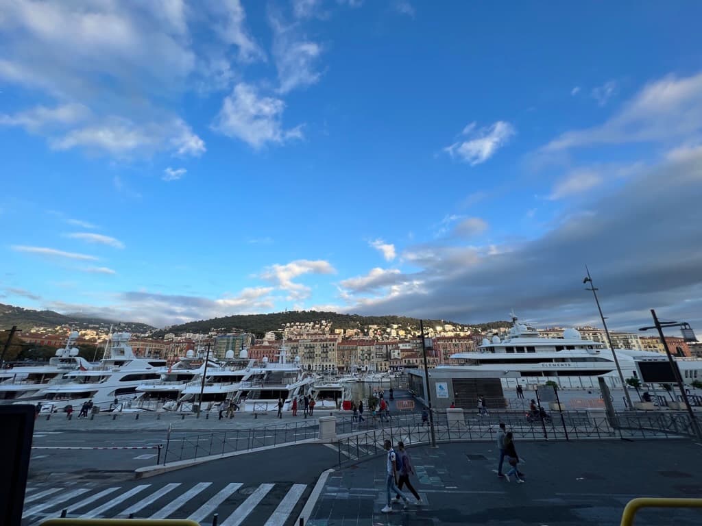 Havnen og åsene i Nice