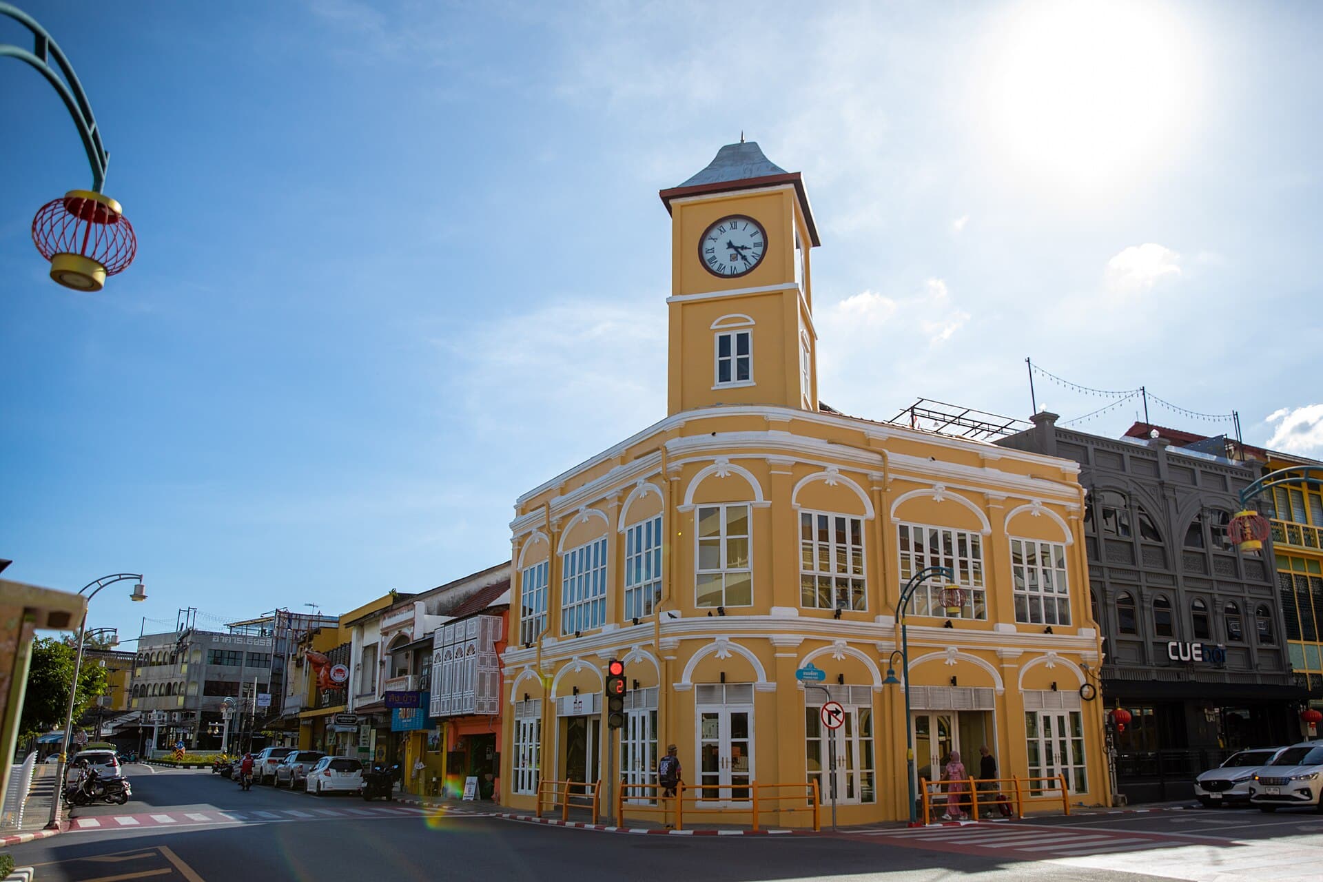 Fargerike bygninger i Phuket Old Town