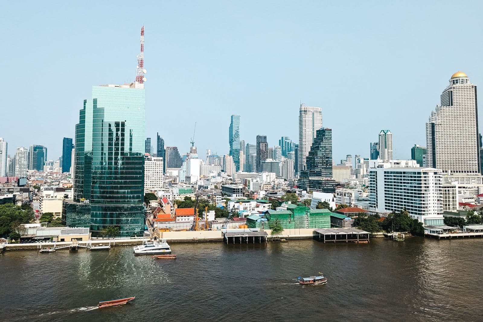 Bangkok med elven og byens høyhus